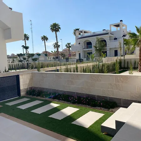 아파트 Vera Mit Garten